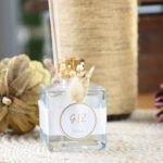 Çiçek ve Kurdele Detaylı Bambu Çubuklu Cam Oda Kokusu Şişesi