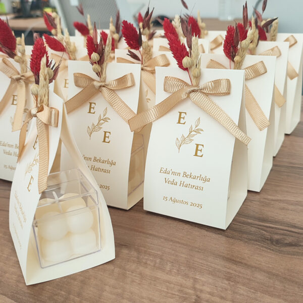 Kurdele ve Çiçek Detaylı Kutuda Bubble Mum Hediyelik