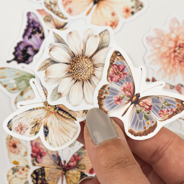 Kelebekler ve Çiçekler Sticker Paketi 22 Parça Kaliteli Su Geçirmez Etiket Seti
