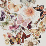 Kelebekler ve Çiçekler Sticker Paketi 22 Parça Kaliteli Su Geçirmez Etiket Seti