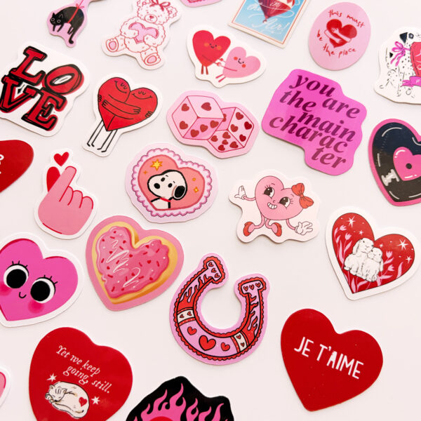 Kalp ve aşk temalı 27 parça suya dayanıklı parlak vinil sticker paketi