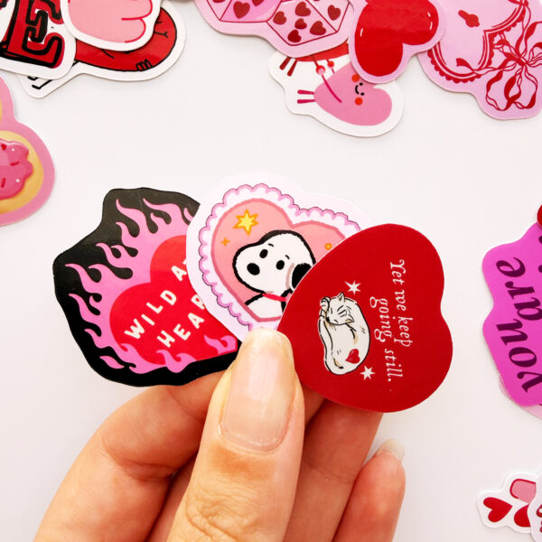 Kalp ve aşk temalı 27 parça suya dayanıklı parlak vinil sticker paketi