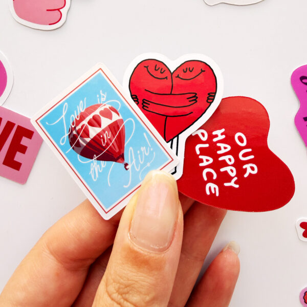 Kalp ve aşk temalı 27 parça suya dayanıklı parlak vinil sticker paketi