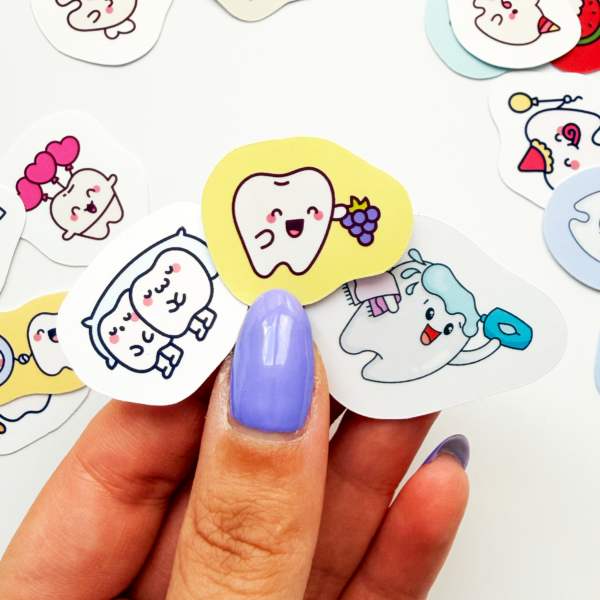 Sevimli diş karakterli 40 parça suya dayanıklı vinyl sticker paketi