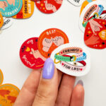 Arkadaşlık Temalı İkili Set 34 Parça Paylaşımlı Sticker Paketi Suya Dayanıklı Ajanda Laptop Termos Telefon Etiket Seti