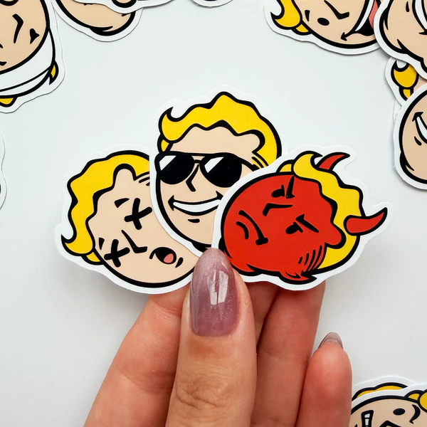 Fallout Vault-Boy temalı 23 parçalık suya dayanıklı vinil sticker paketinin beyaz zeminde sergilenmiş hali