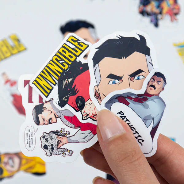 Invincible çizgi dizi karakterlerinin bulunduğu 20 parça suya dayanıklı sticker seti