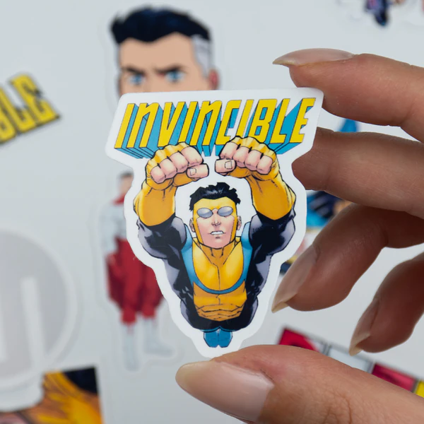 Invincible çizgi dizi karakterlerinin bulunduğu 20 parça suya dayanıklı sticker seti