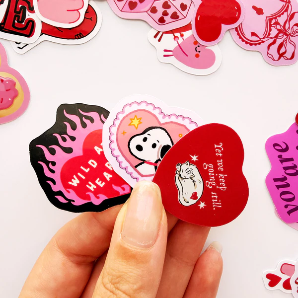 Kalp ve aşk temalı 27 parça suya dayanıklı parlak vinil sticker paketi