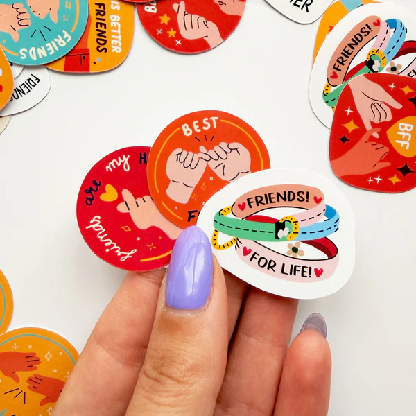 Arkadaşlık temalı ikili set 34 parça suya dayanıklı vinil sticker paketi