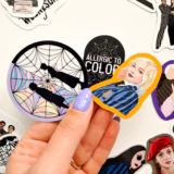 Wednesday 30 parça suya dayanıklı parlak vinil sticker seti