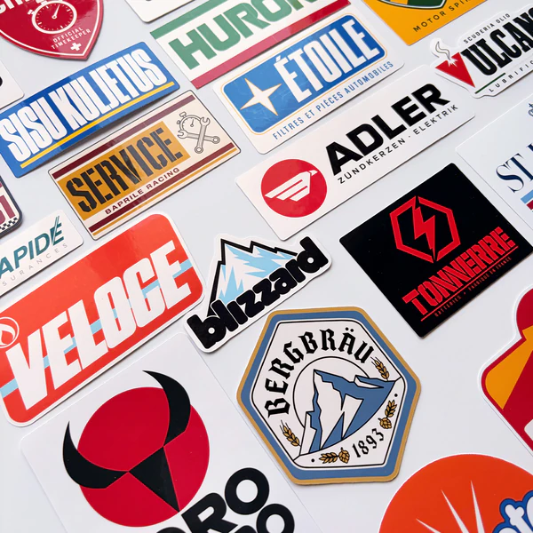 Hayali Şampiyona Ralli Sponsor Çıkartmaları 24 Adet Suya Dayanıklı Parlak Vinil Sticker Seti