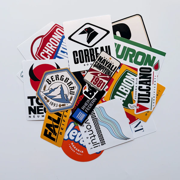Hayali Şampiyona Ralli Sponsor Çıkartmaları 24 Adet Suya Dayanıklı Parlak Vinil Sticker Seti
